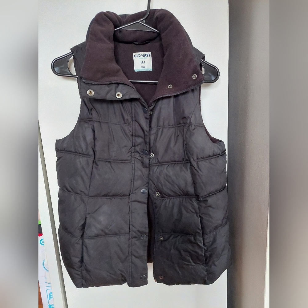 Old Navy Black Puffer Vest-S